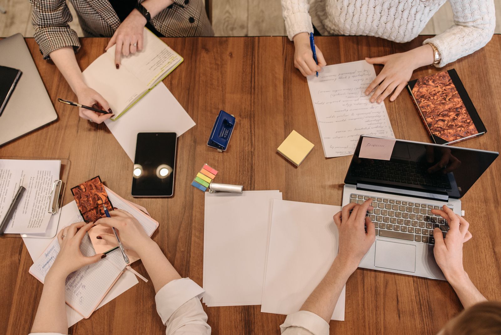 Hợp t&aacute;c li&ecirc;n ng&agrave;nh trước ti&ecirc;n phải trả lời ba c&acirc;u hỏi: đối tượng chung, vai tr&ograve; chuy&ecirc;n m&ocirc;n v&agrave; quy kết kết quả.